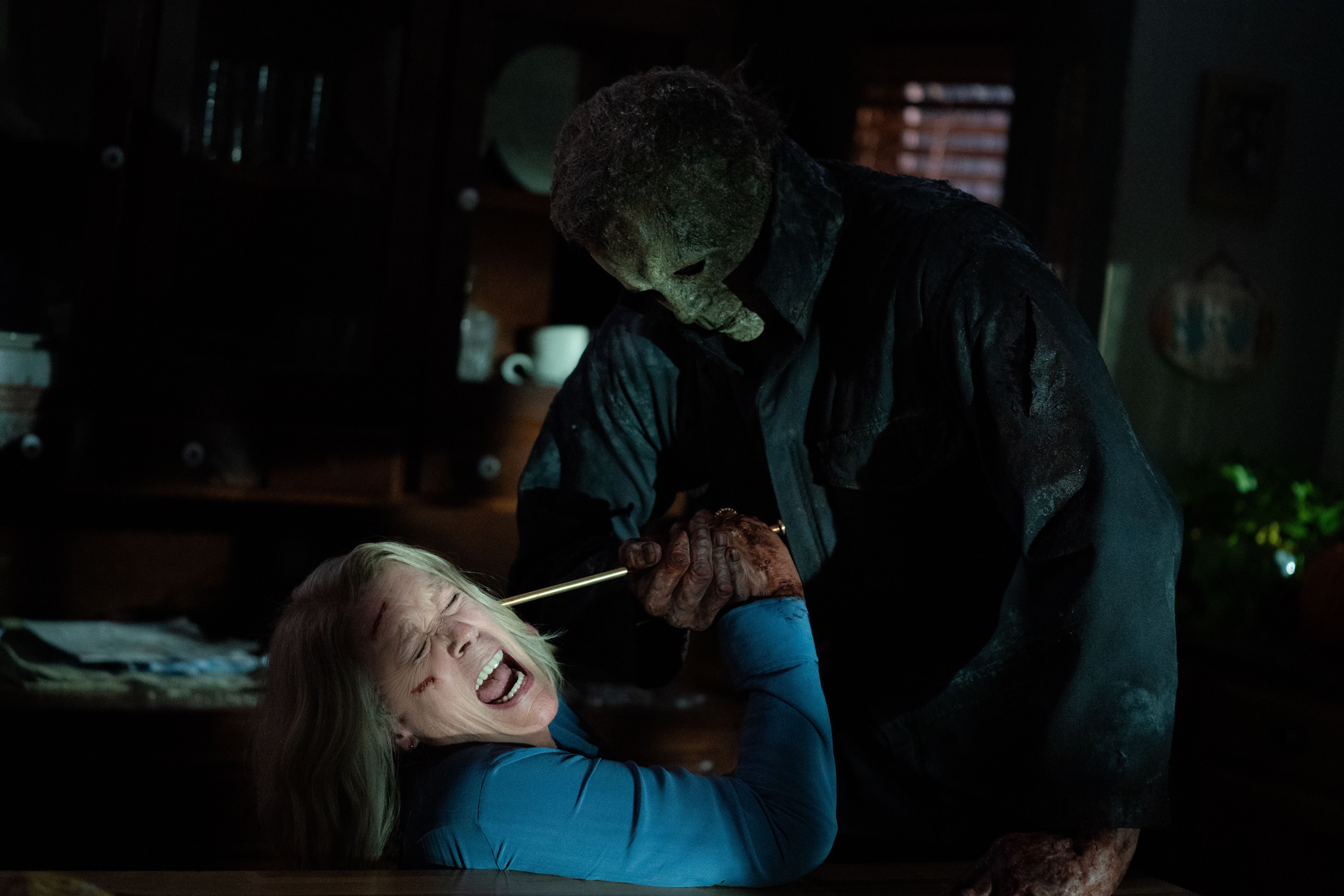halloween ends michael myers attacking laurie with knitting needle