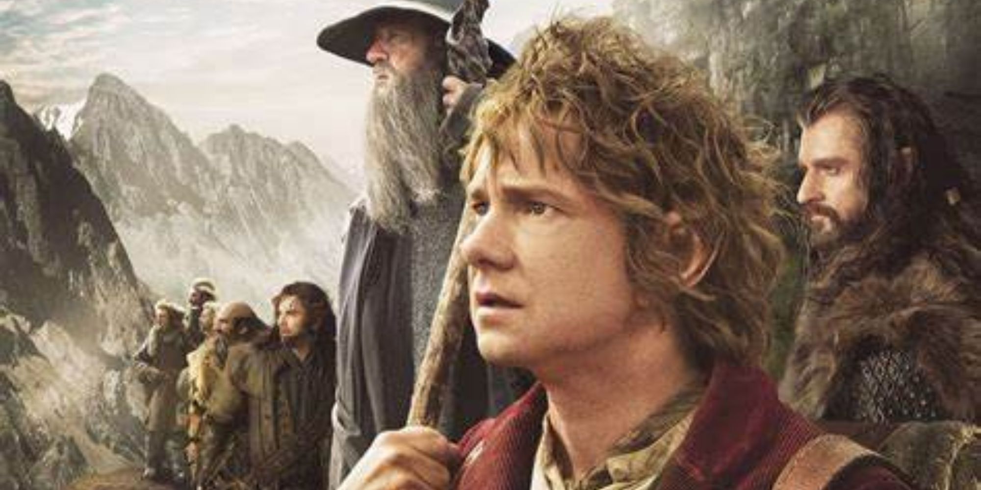 Bilbo, Gandalf, dan 13 Kurcaci melintasi jalur pegunungan di The Hobbit