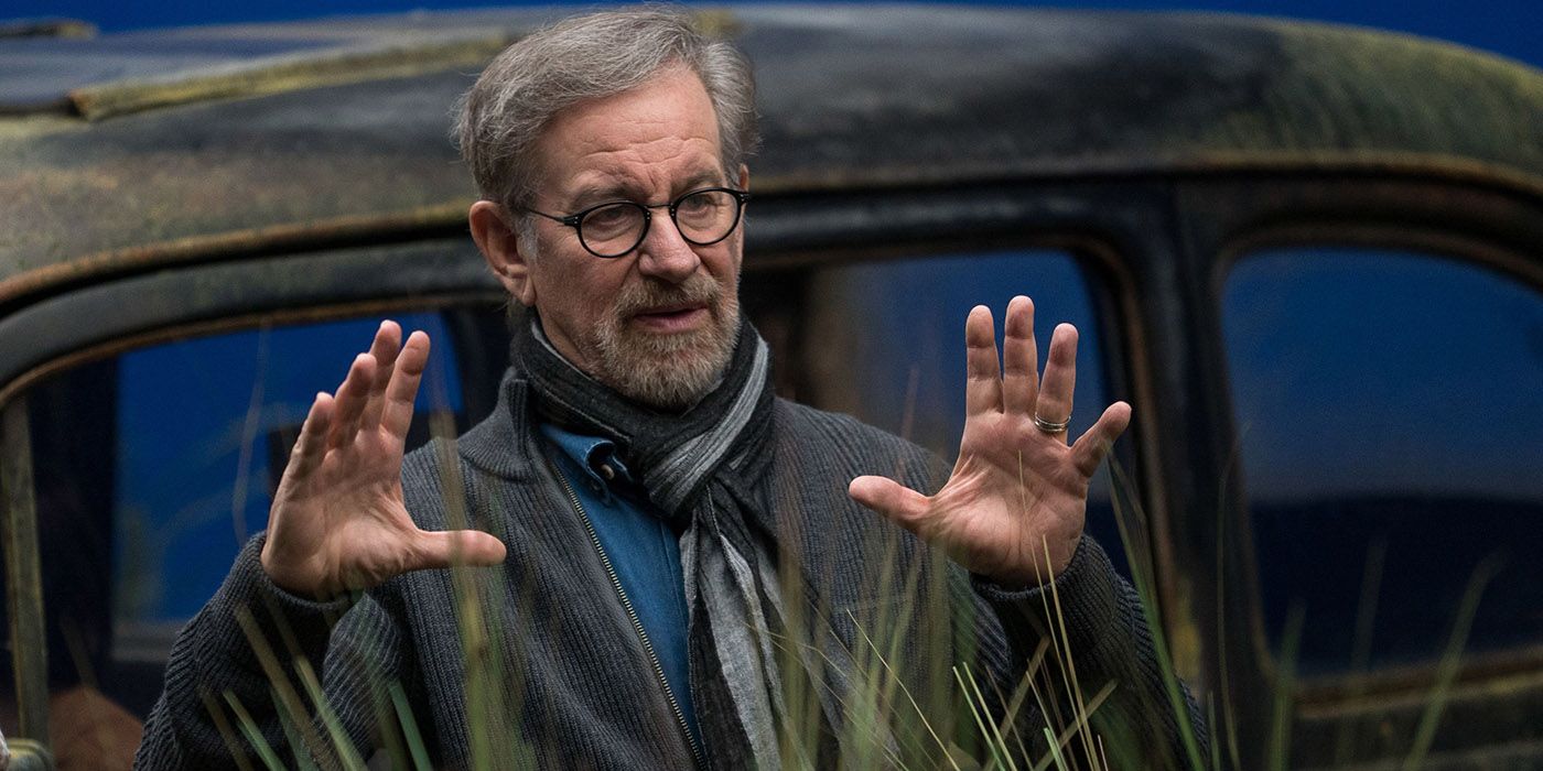 Steven Spielberg sur le plateau de tournage d'un de ses films.