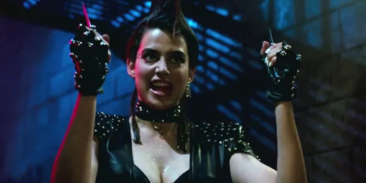 Jennifer Rubin holding two knives in A Nightmare on Elm Street 3