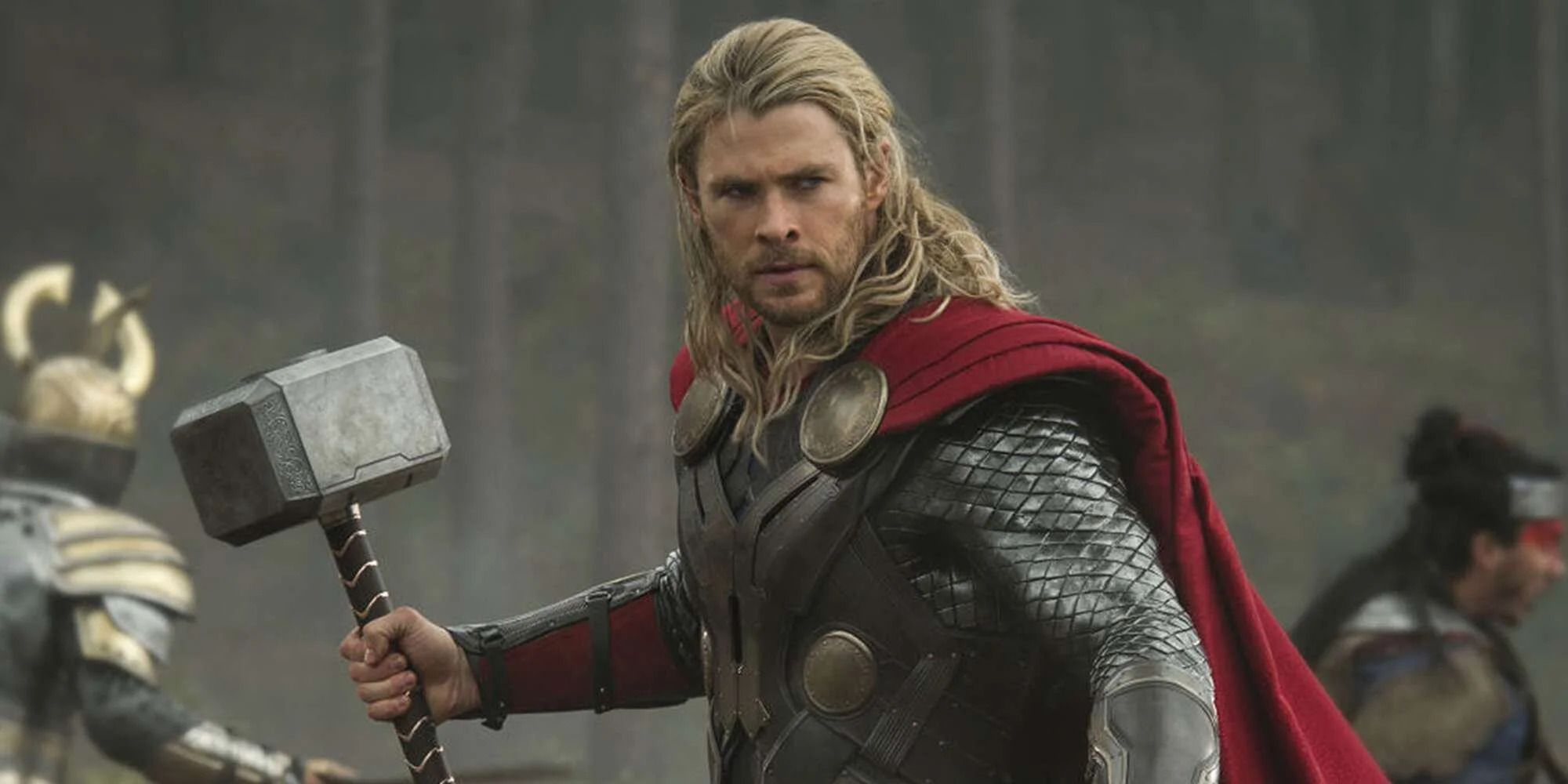 Thor holding Mj?lnir in 'Thor: The Dark World'