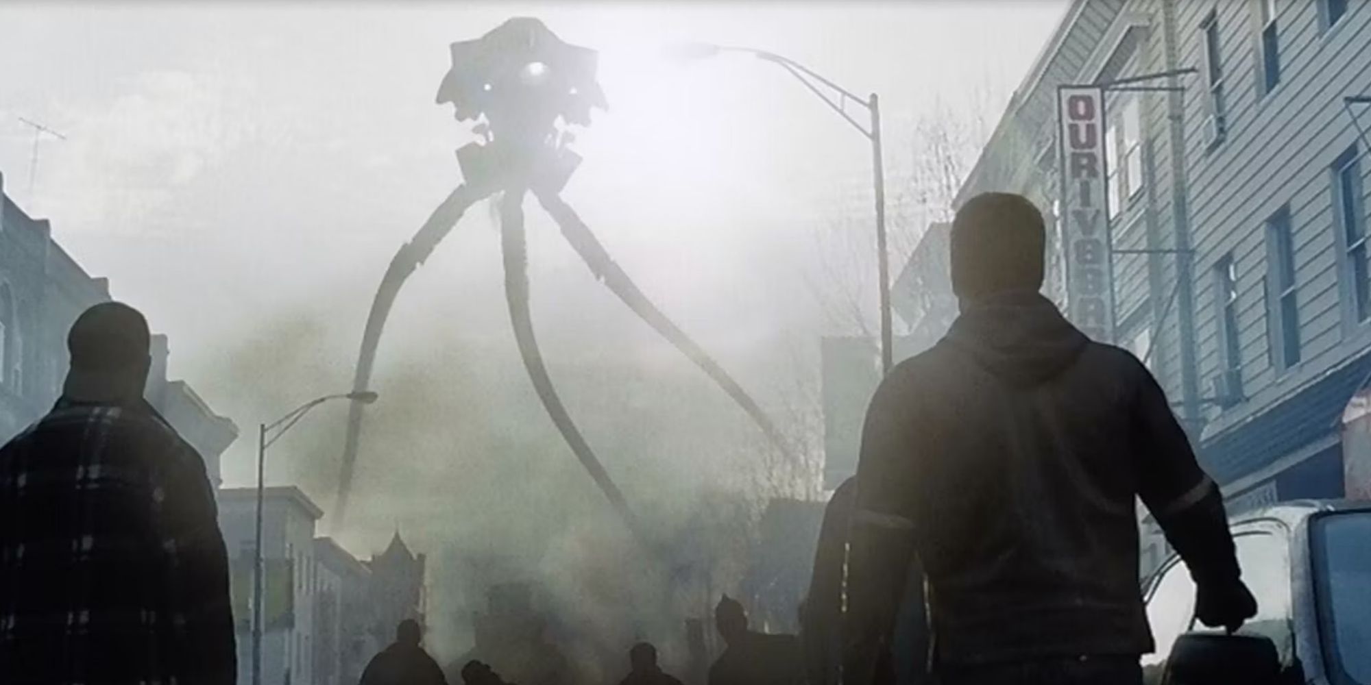 Un trépied martien se dresse au-dessus de la ville dans 'La guerre des mondes'.