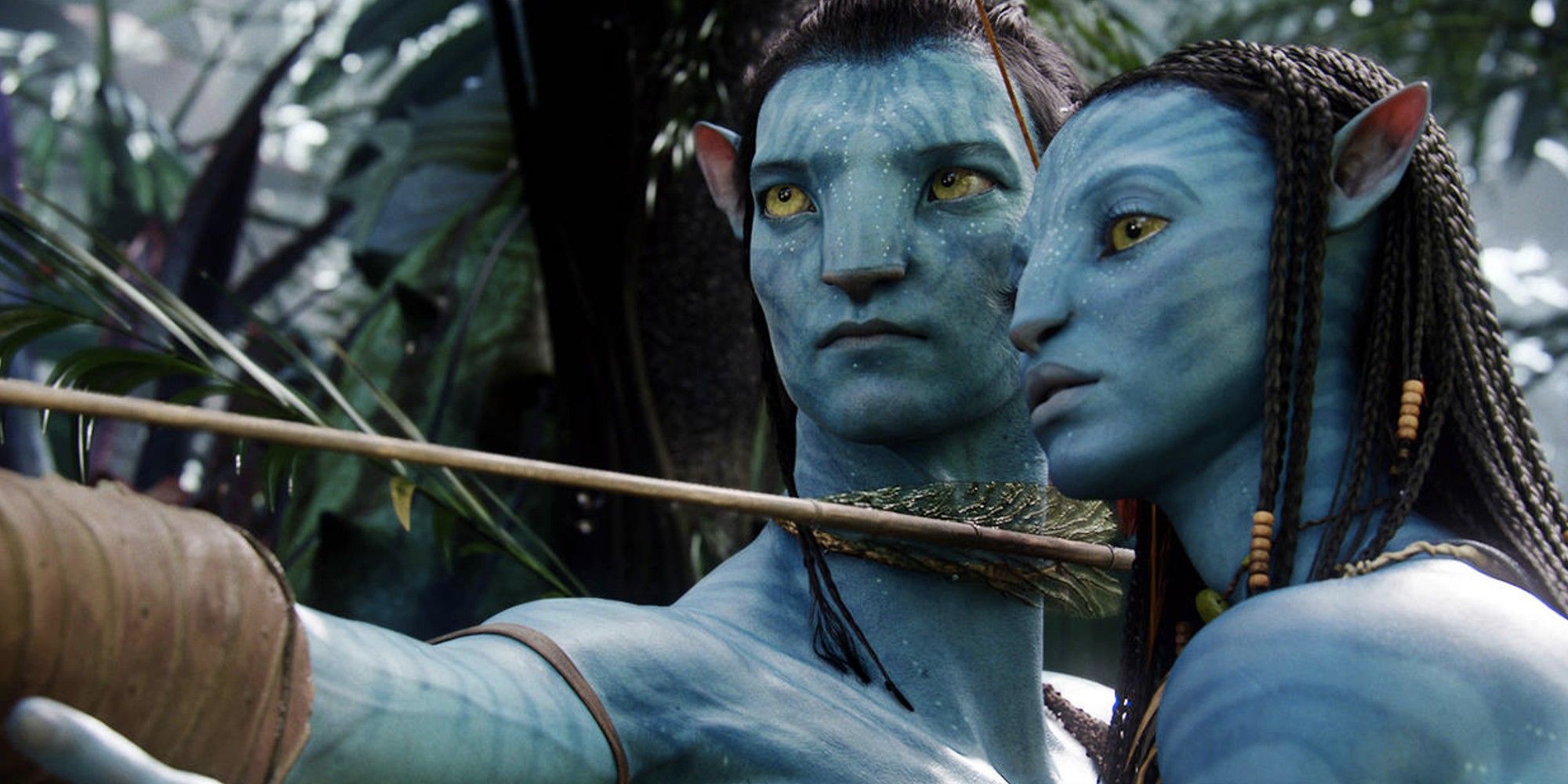 Sam Worthington as Jake Sully holding a bow and arrow next to Zoe Salda?a as Neytiri in Avatar.