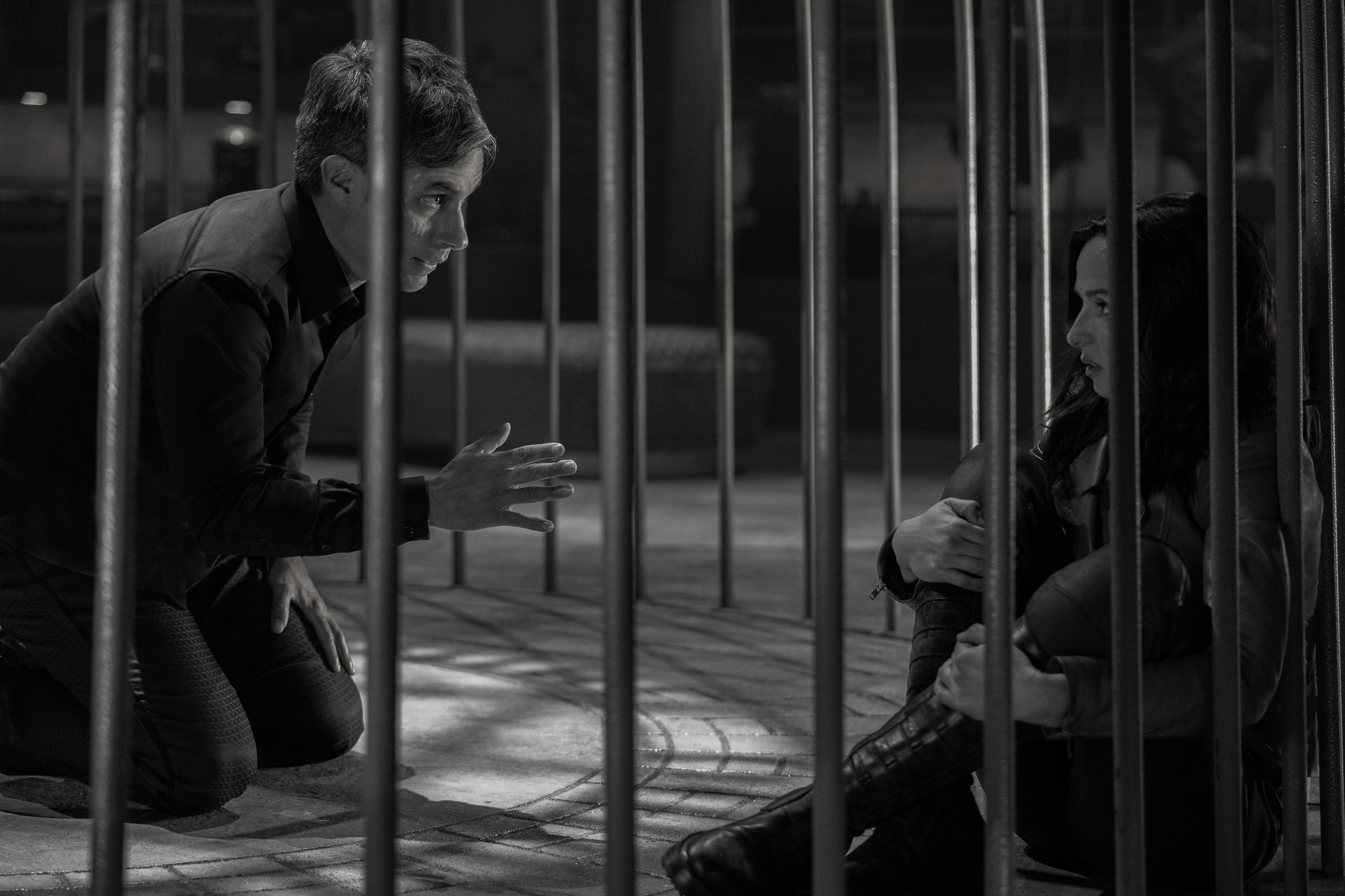 ma sói-by-night-gael-garcia-bernal-laura-donnelly