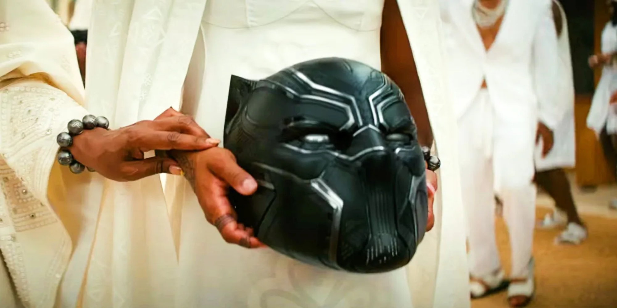 Black-Panther-mask-in-Black-Panther-Wakanda-Forever-2