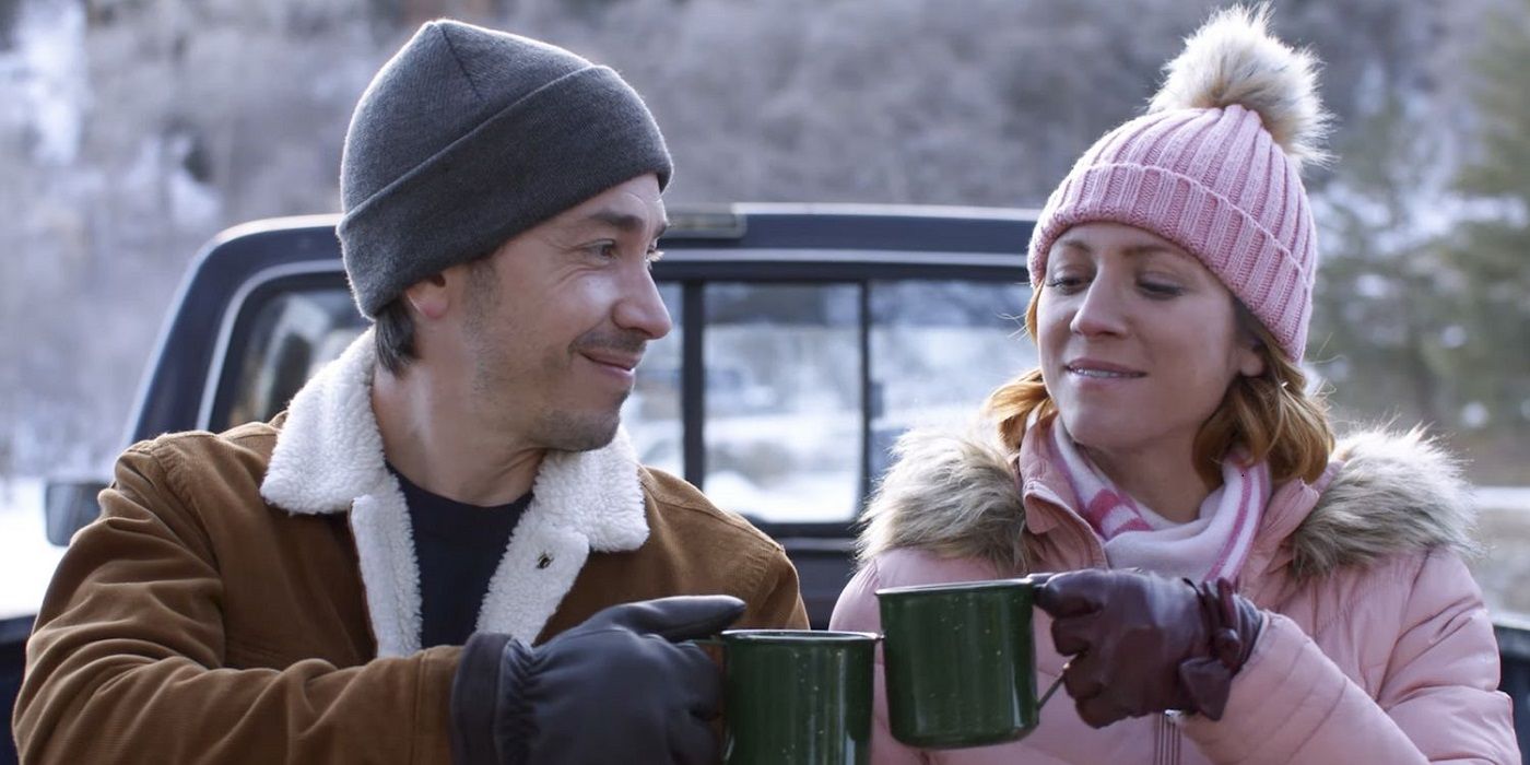Brittany Snow and Justin Long in Christmas with the campbells