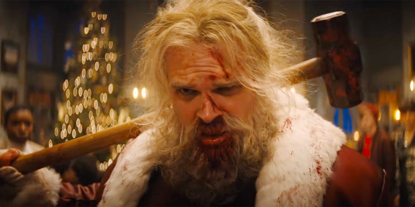 David Harbour como Papai Noel em Noite Violenta