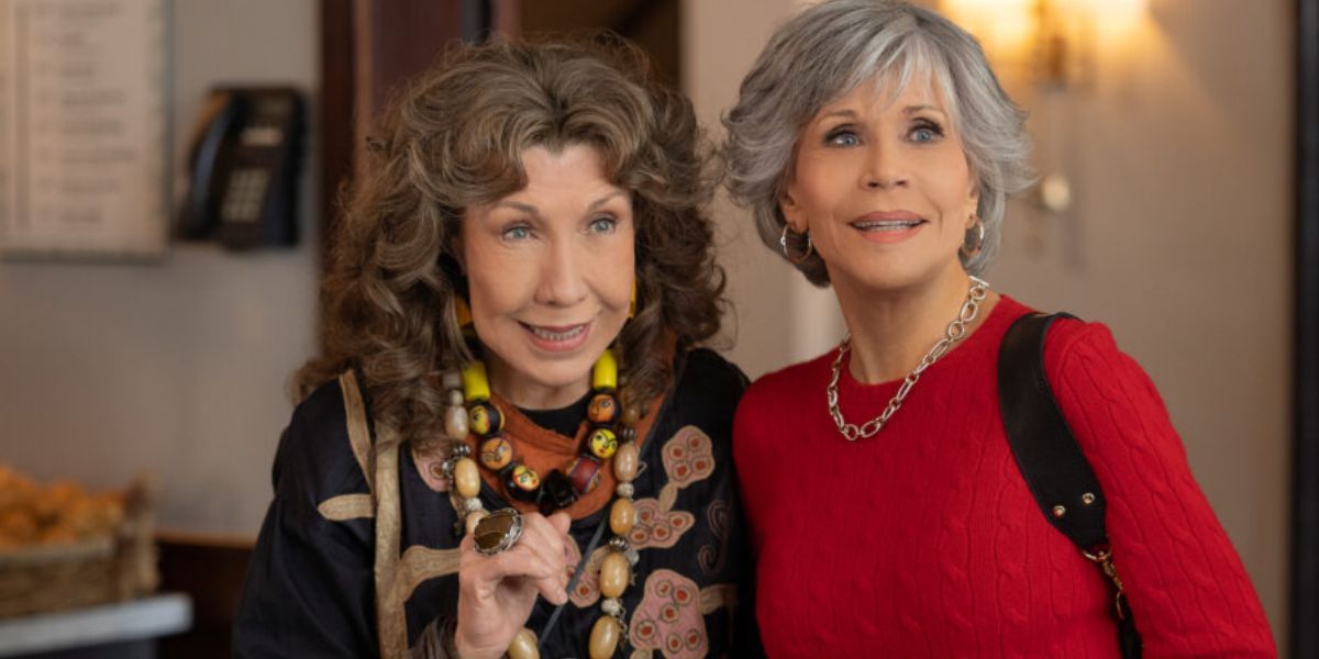 Frankie (Lily Tomlin) and Grace (Jane Fonda) smiling in 'Grace And Frankie.'