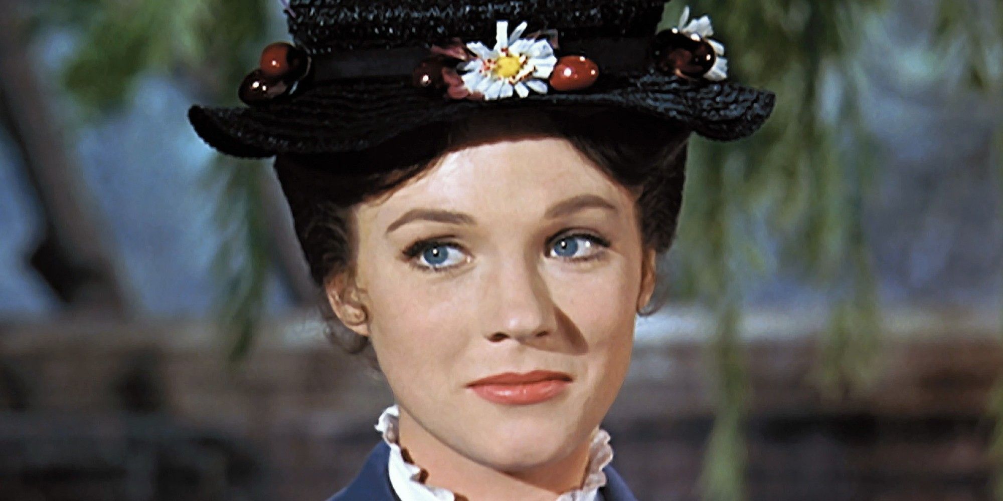Mary Poppins smiling softly in 'Mary Poppins'