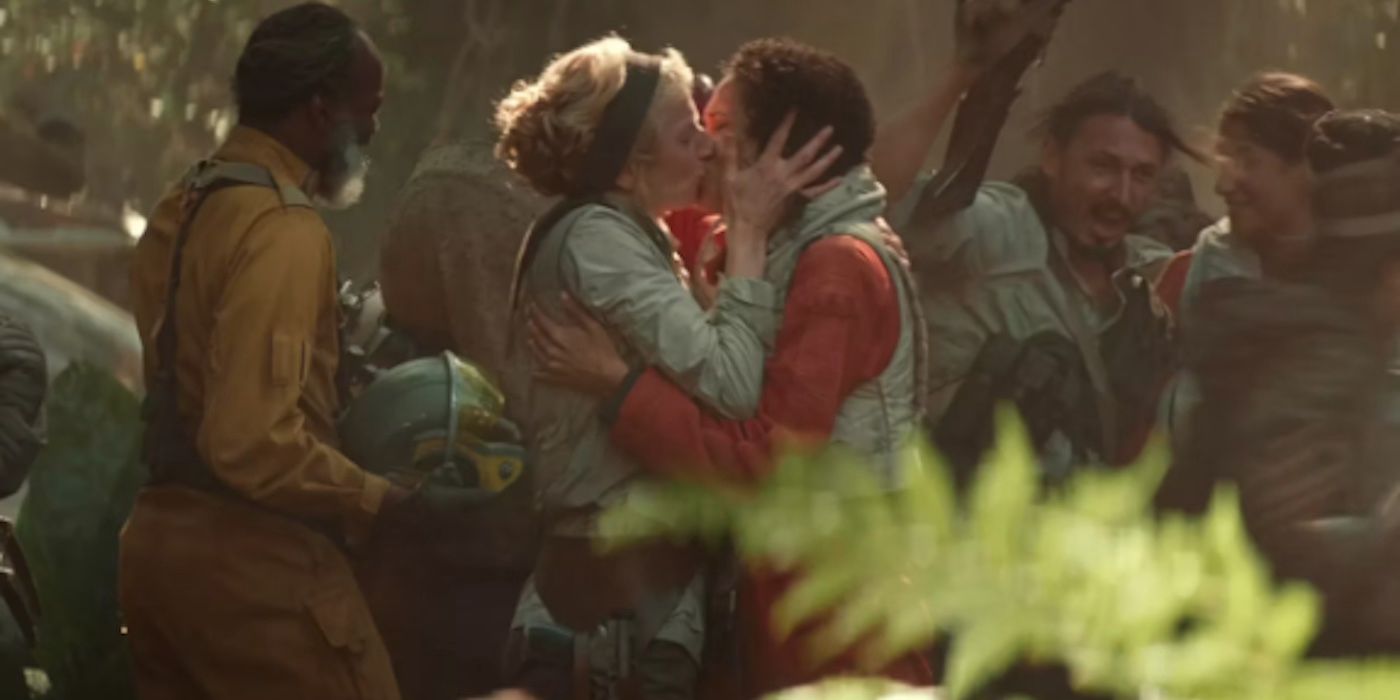 Larma D'Acy (Amanda Lawrence) dan Wrobie Tyce (Vinette Robinson) dalam Star Wars The Rise of Skywalker