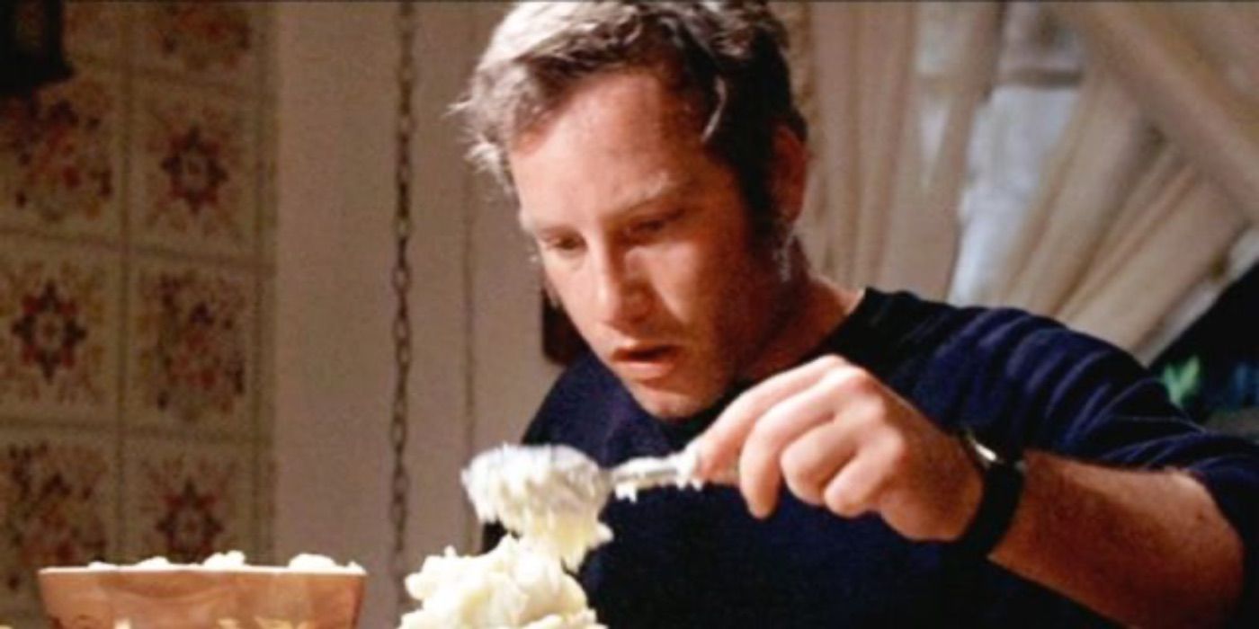 Roy Neary builds a tower with mashed potatoes in 'Close Encounters of the Third Kind'.