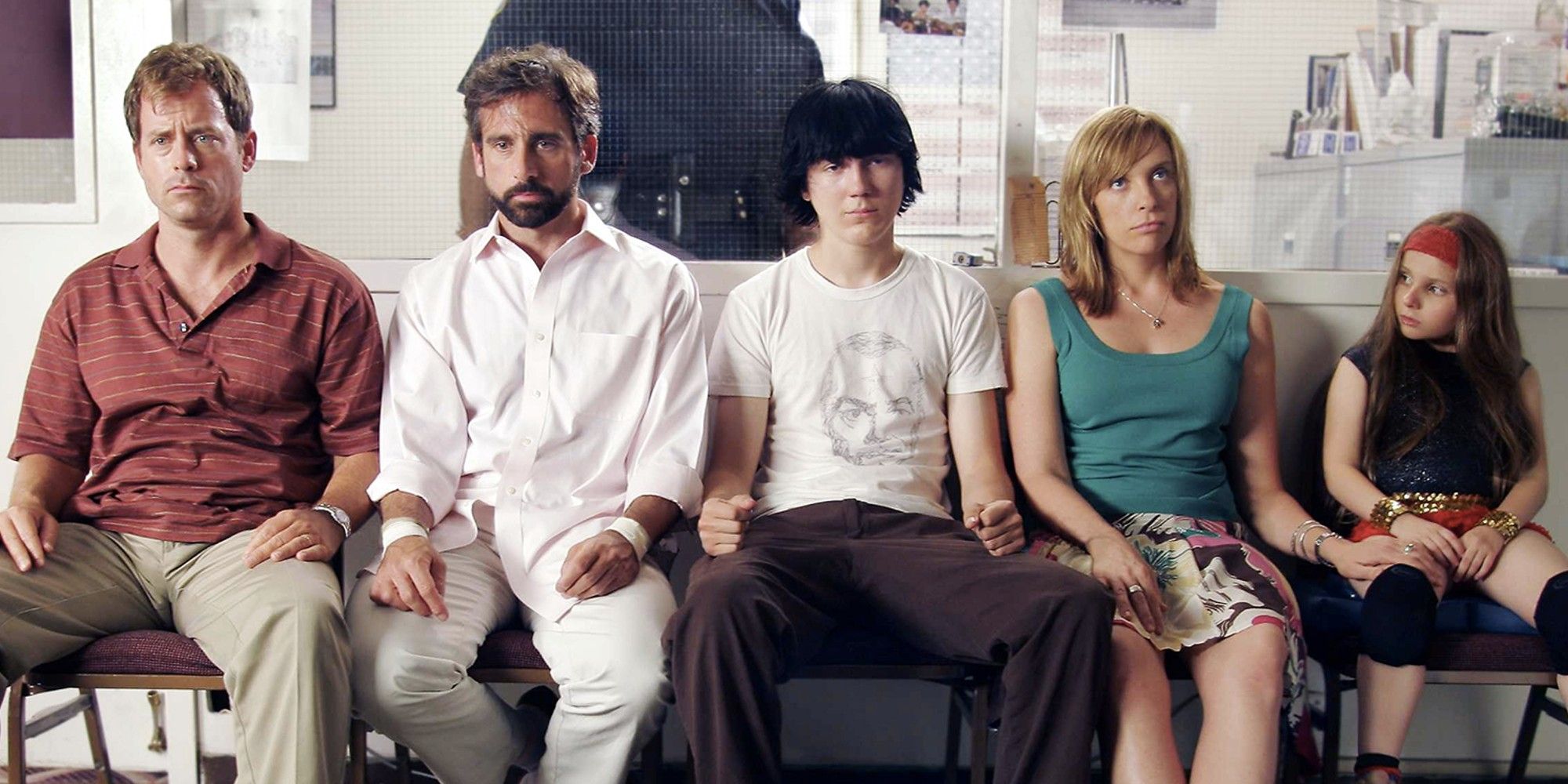 The family sitting down and looking tired in Little Miss Sunshine