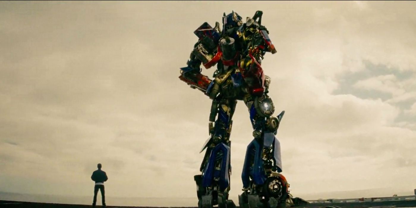 Sam Witwicky y Optimus Prime en Transformers La venganza de los caídos