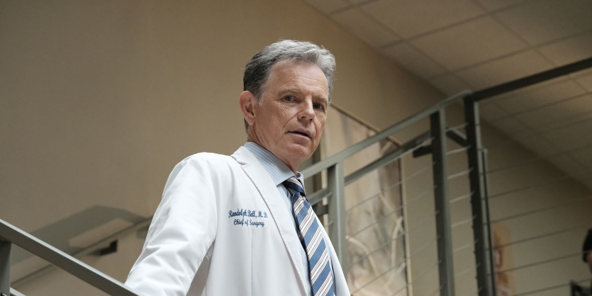 Bruce Greenwood as Randolph in The Resident