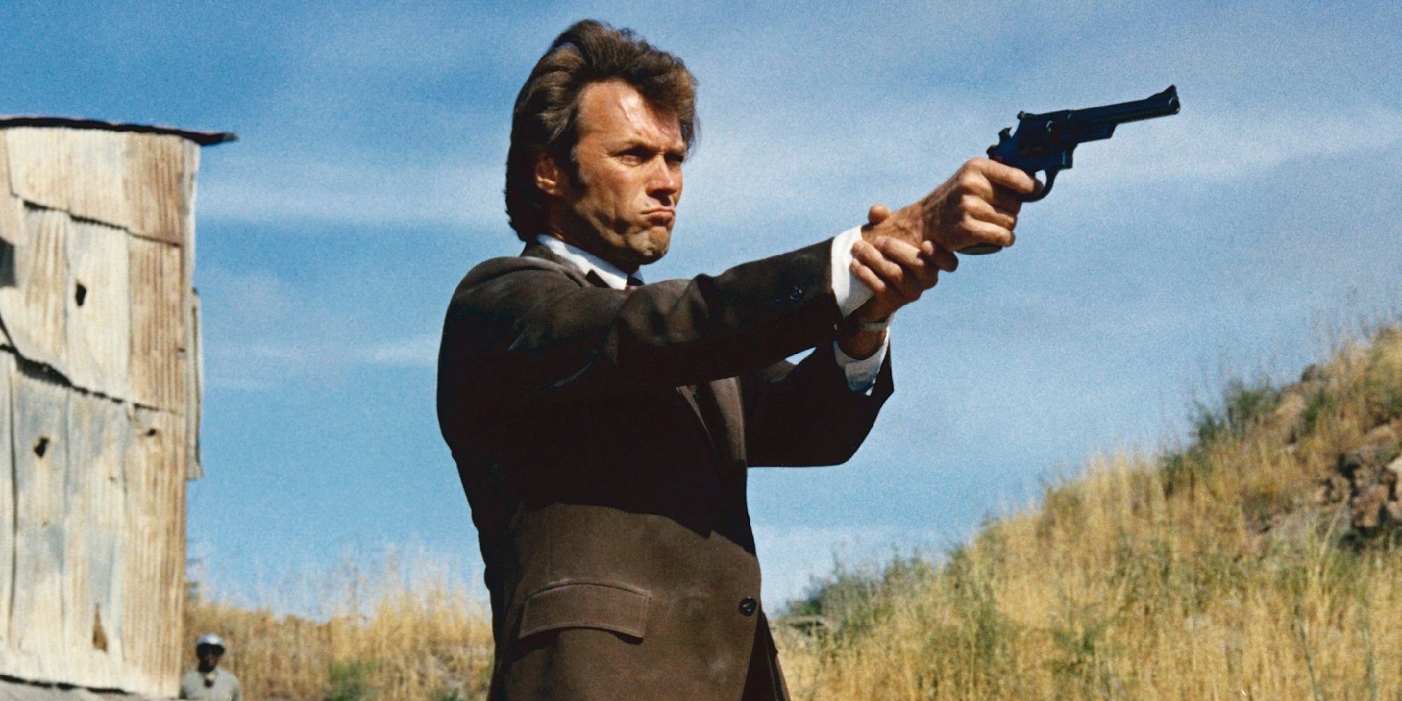 Clint Eastwood pointing a gun in Dirty Harry - 1971