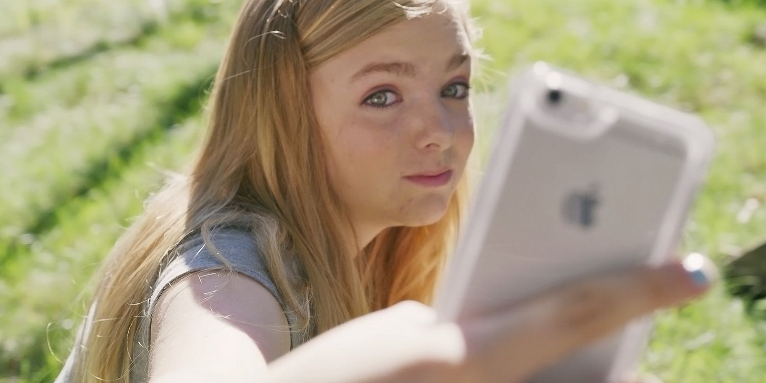 elsie fisher eighth grade phone selfie