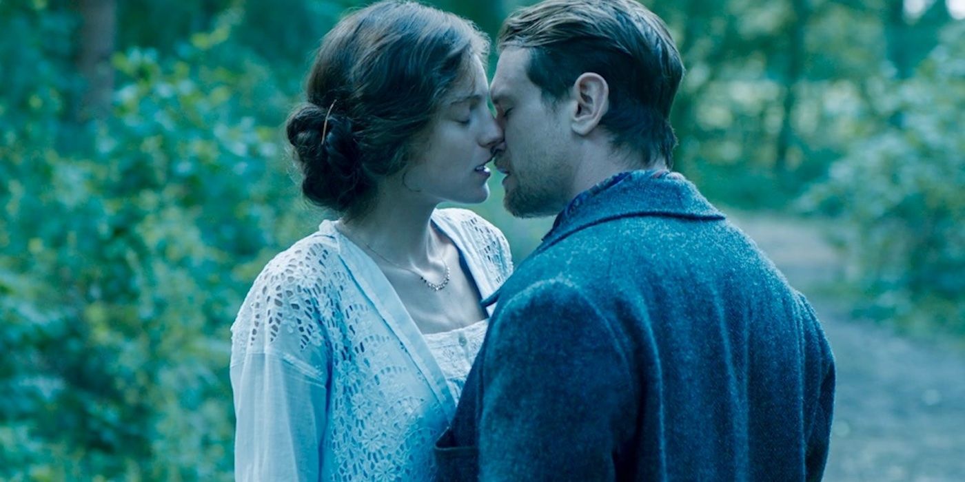 Emma Corrin and Jack O'Connell in Lady Chatterleys Lover 