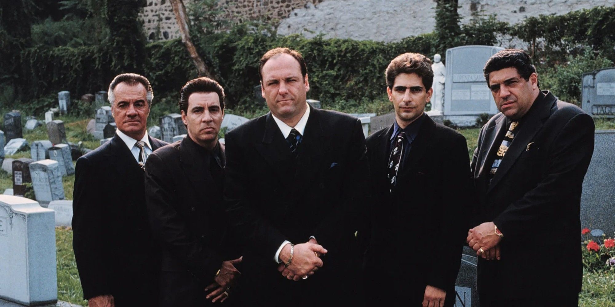 Tony Sirico, Steven Van Zandt, James Gandolfini, Michael Imperioli e Vincent Pastore em 'Os Sopranos'