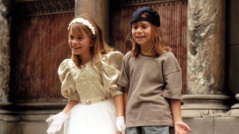 Mary-Kate y Ashley Olsen con vestido y gorra de béisbol en It Takes Two