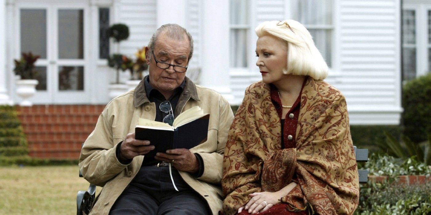 Noah (James Garner) reading a journal next to Allie (Gena Rowlands) in 'The Notebook'