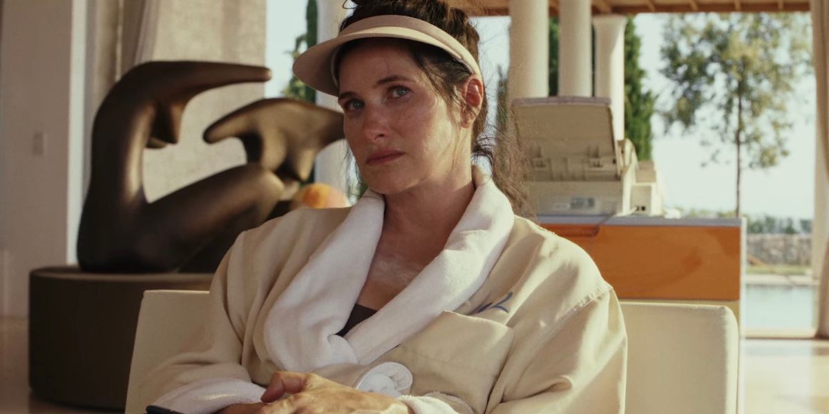 Kathryn Hahn as Claire Debella in Glass Onion: A Knives Out Mystery