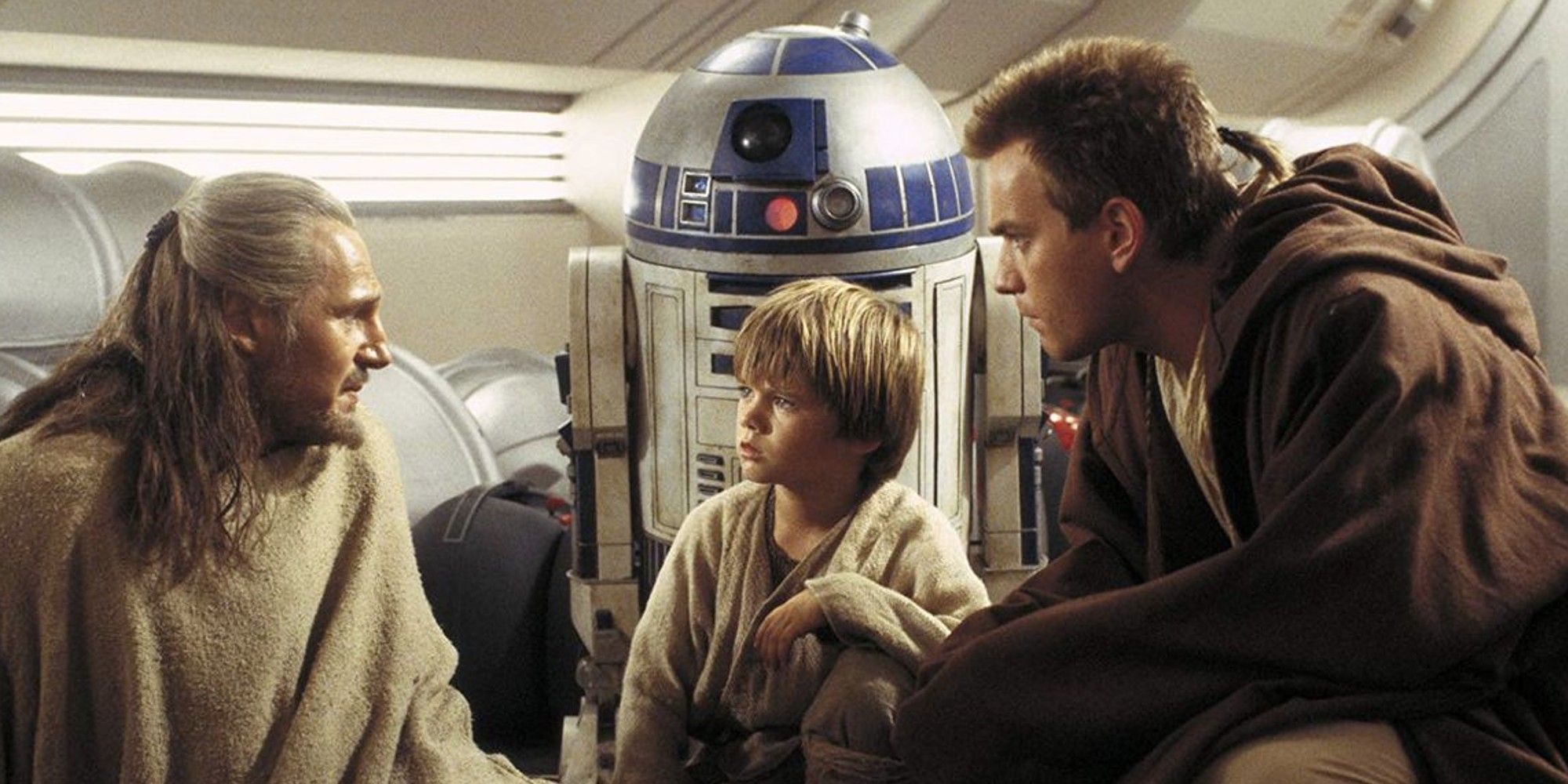 Liam Neeson, Jake Matthew Lloyd e Ewan McGregor em Star Wars