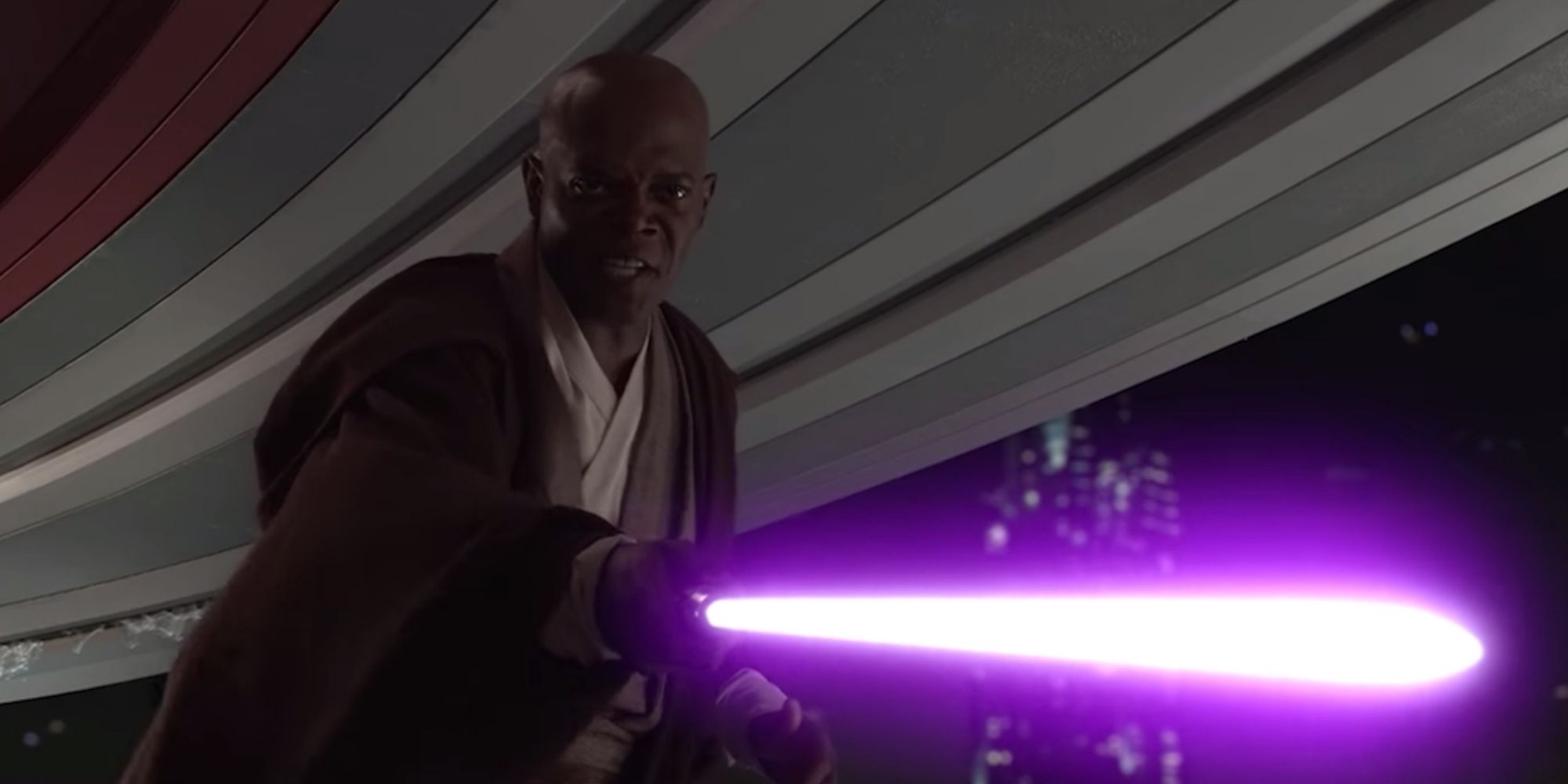 Mace Windu tenant un sabre laser dans 'Star Wars : Episode III - Revenge of the Sith'