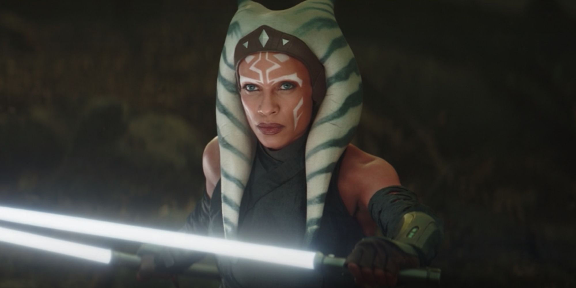 Ahsoka Tano with her two white lightsabers