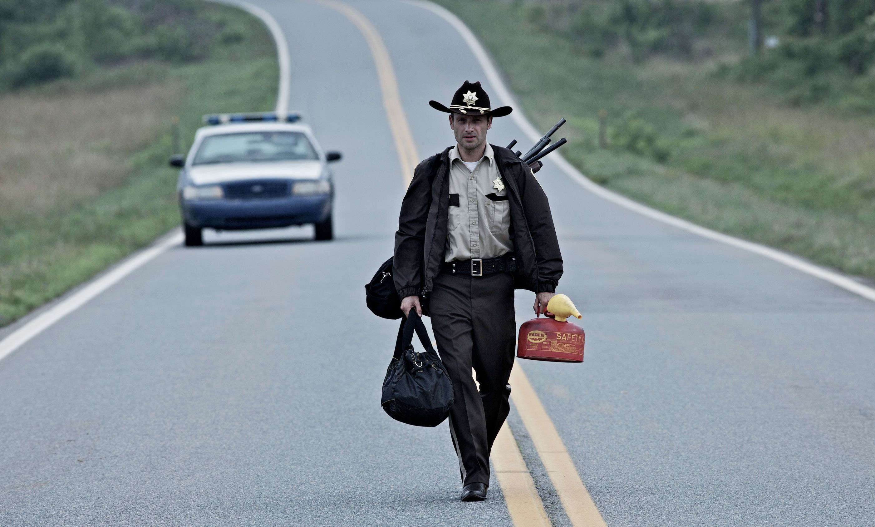 The Walking Dead pilot Andrew Lincoln as Rick Grimes on the highway