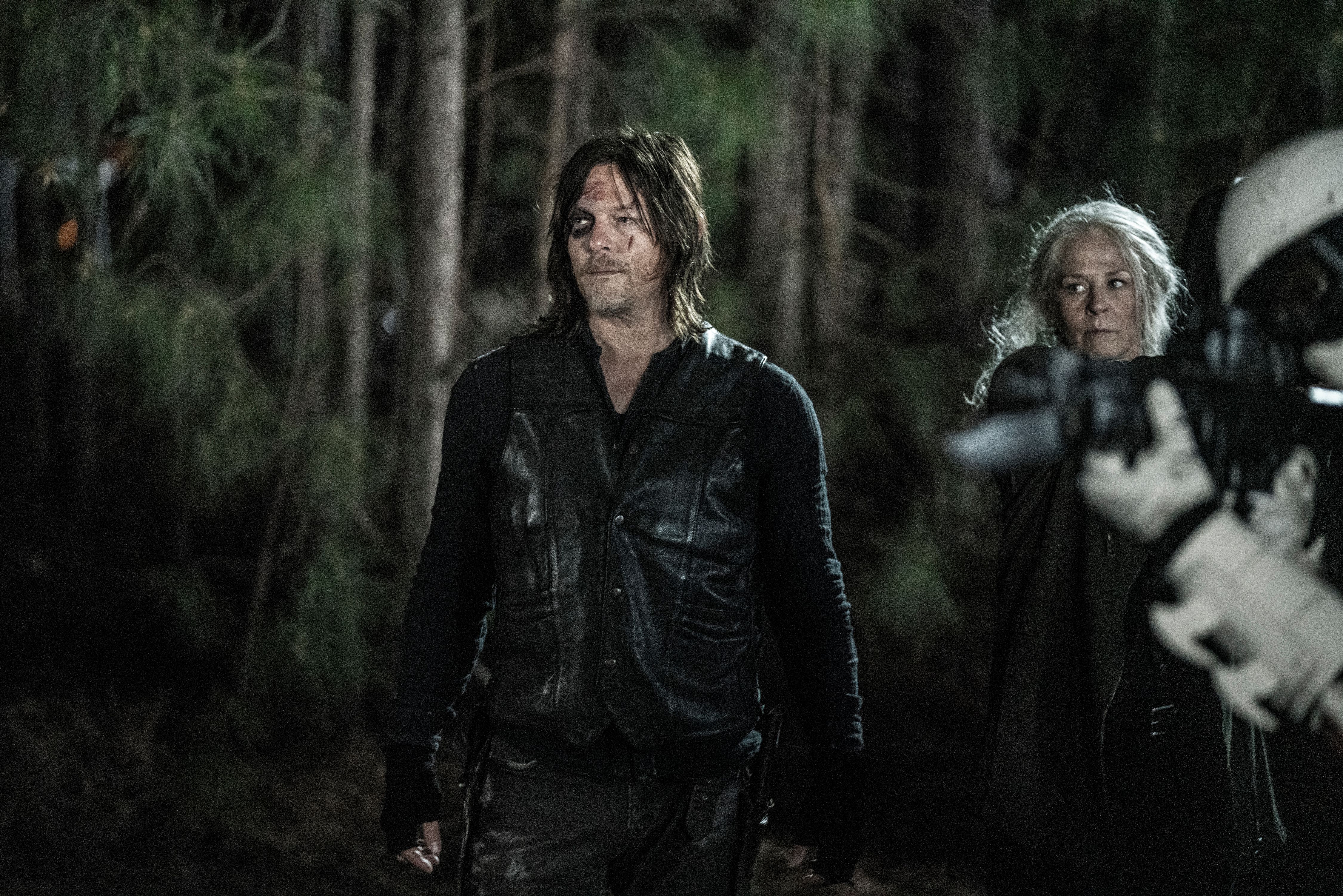 the walking dead series finale daryl norman reedus with a black eye
