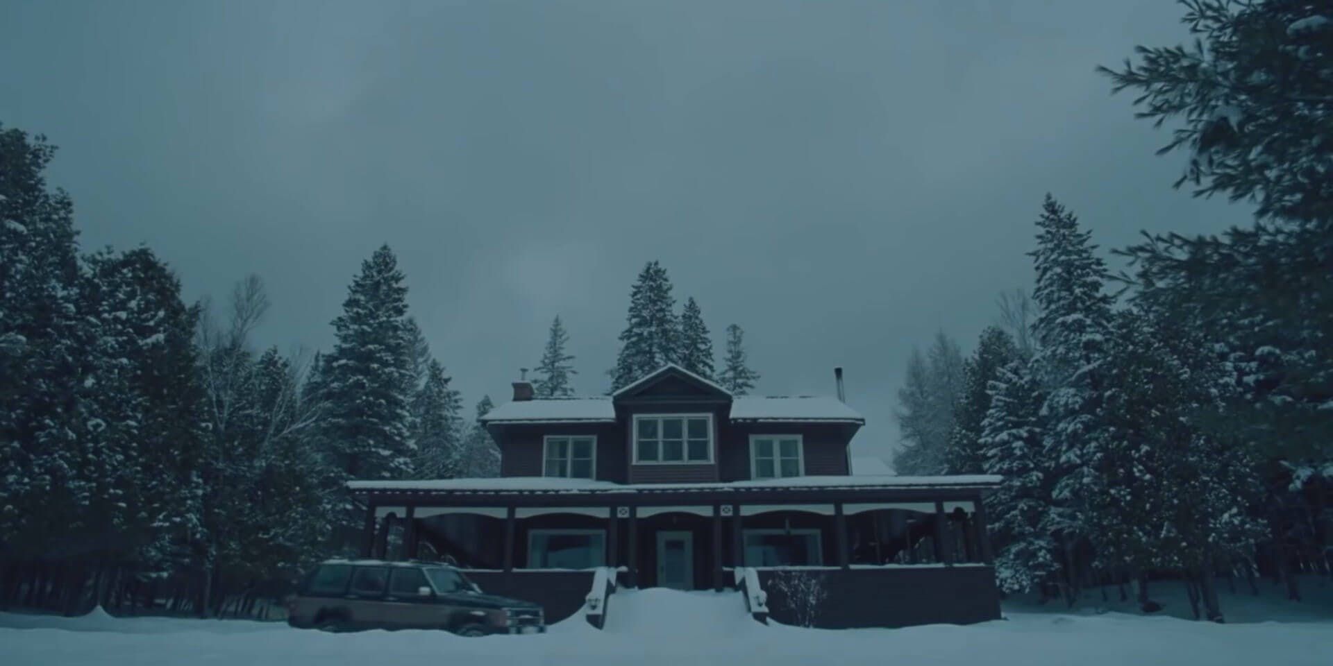 A lodge under the snow in The_Lodge