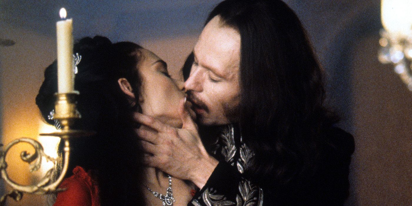 Gary Oldman as Dracula kissing Winona Ryder as Mina Harker in Bram Stoker's Dracula.