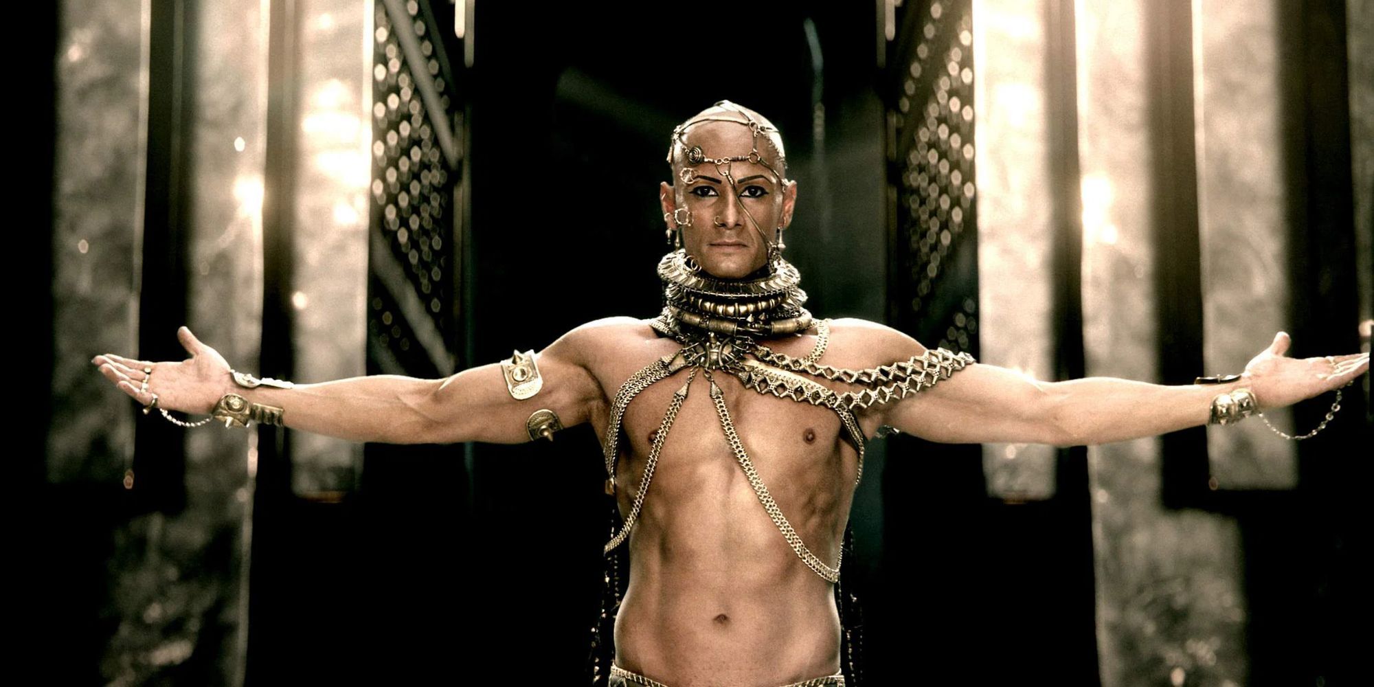 Xerxes I spreads his arms wide in 300.