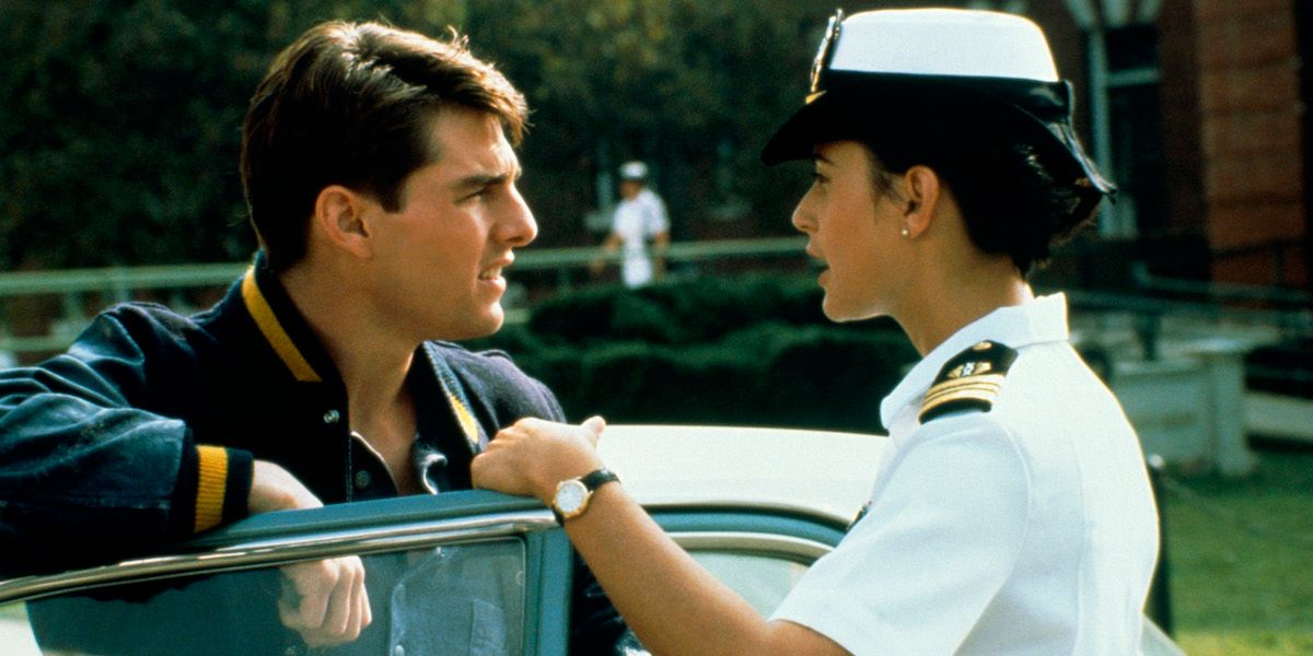 Tom Cruise como tenente.  Daniel Kaffee discute fora de seu carro com Demi Moore como tenente-comandante Joanne Galloway em A Few Good Men