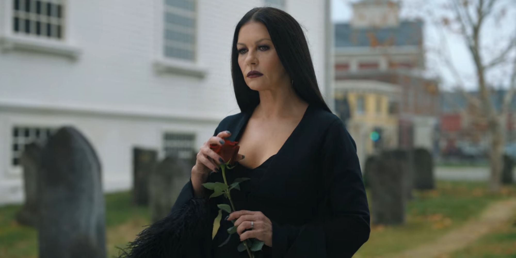 Catherine Zeta-Jones como Morticia Addams na quarta-feira (2022)