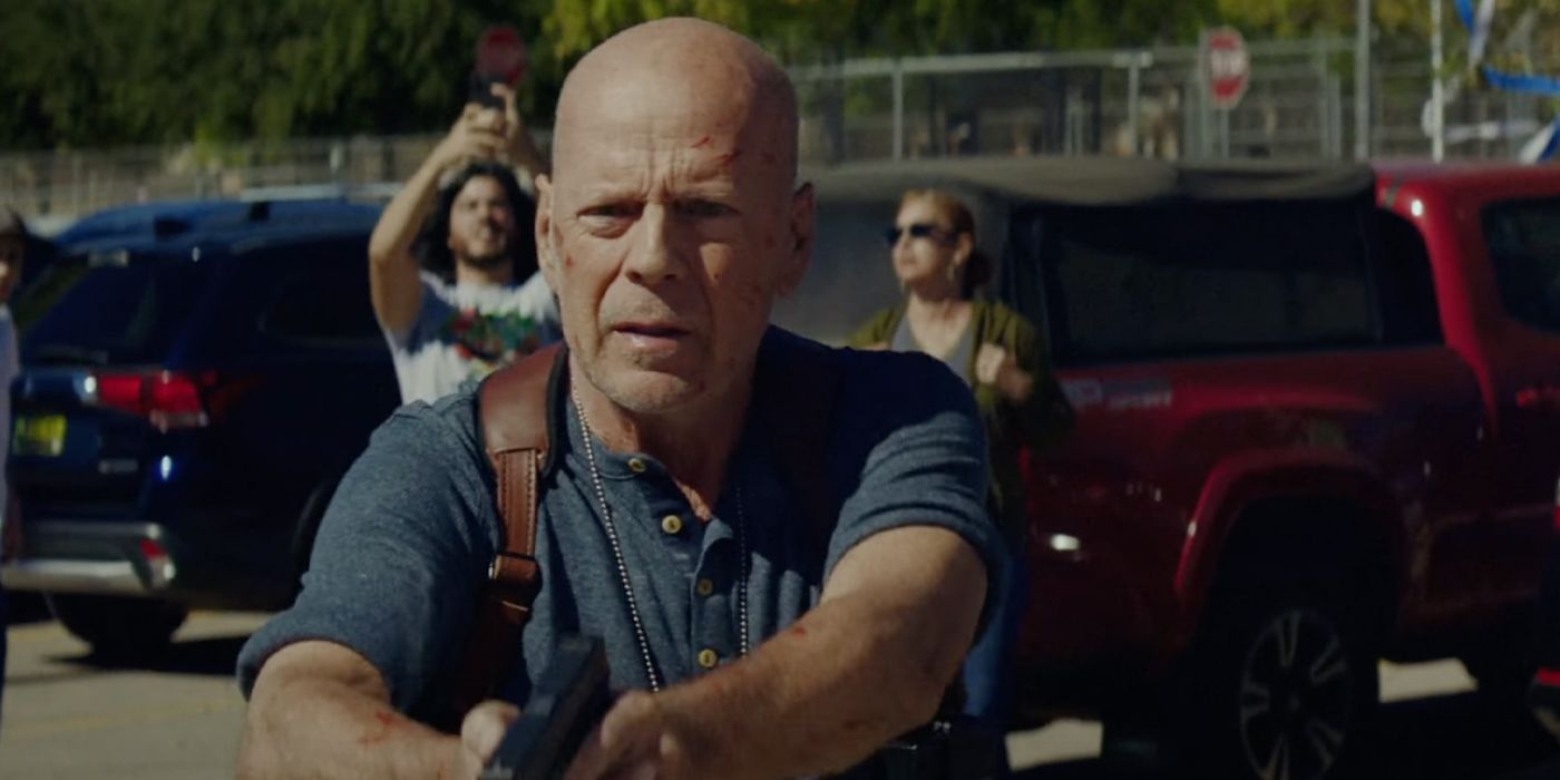 Bruce Willis holding a gun in Detective Knight: Independence (2022)