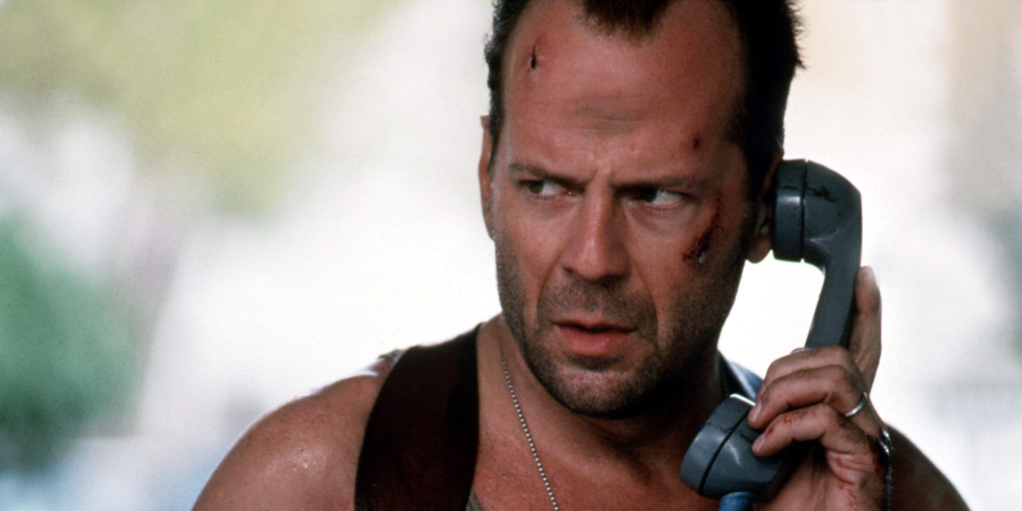 John McClane de Die Hard fala ao telefone
