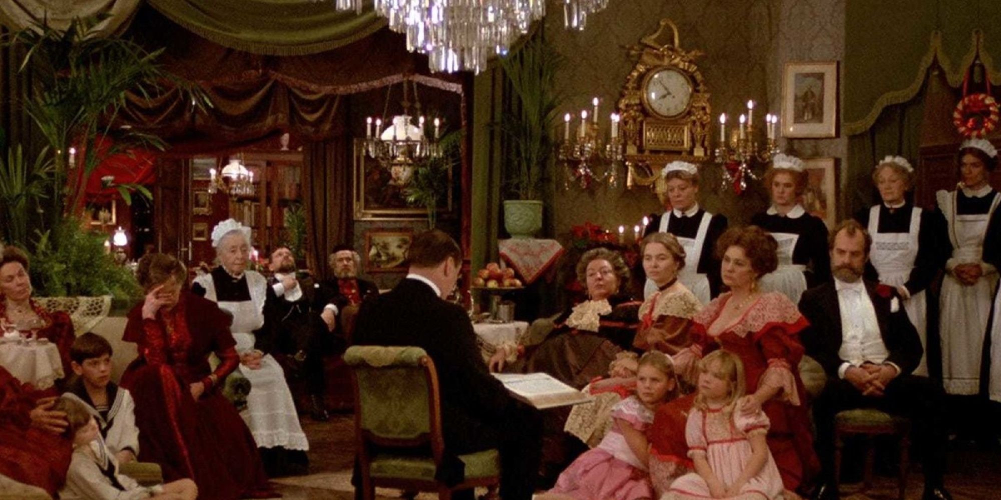 Fanny and Alexander sitting with their large family in 'Fanny and Alexander.'