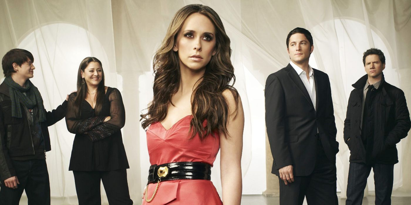 Promo image for Ghost Whisperer showing the show's cast.