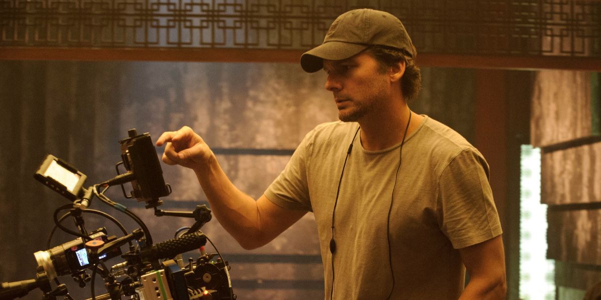 Len Wiseman on set of the Total Recall remake