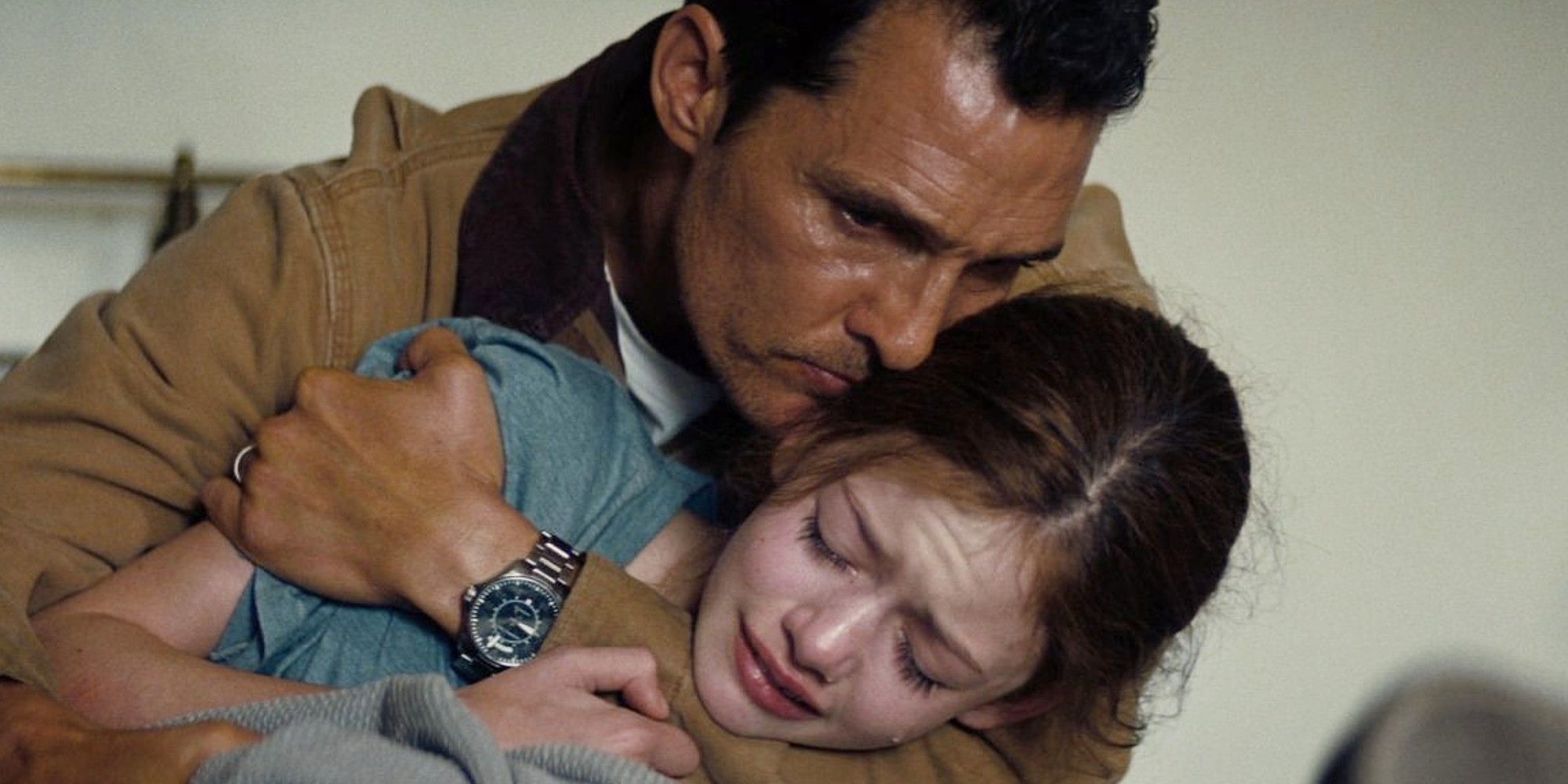 Matthew McConaughey and Mackenzie Foy as Coop and Murph, hugging and crying in Interstellar