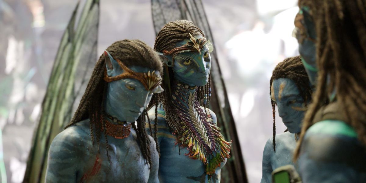 Jamie Flatters como Neteyam e Zoe Saldaña como Neytiri em Avatar: The Last Airbender