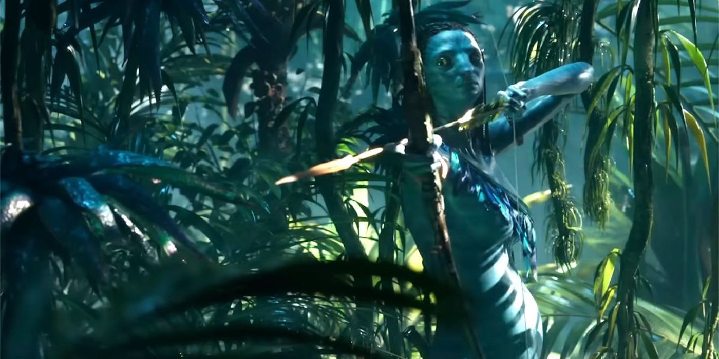 Zoe Saldana as Neytiri Hunting While Pregnant in Avatar The Way of Water