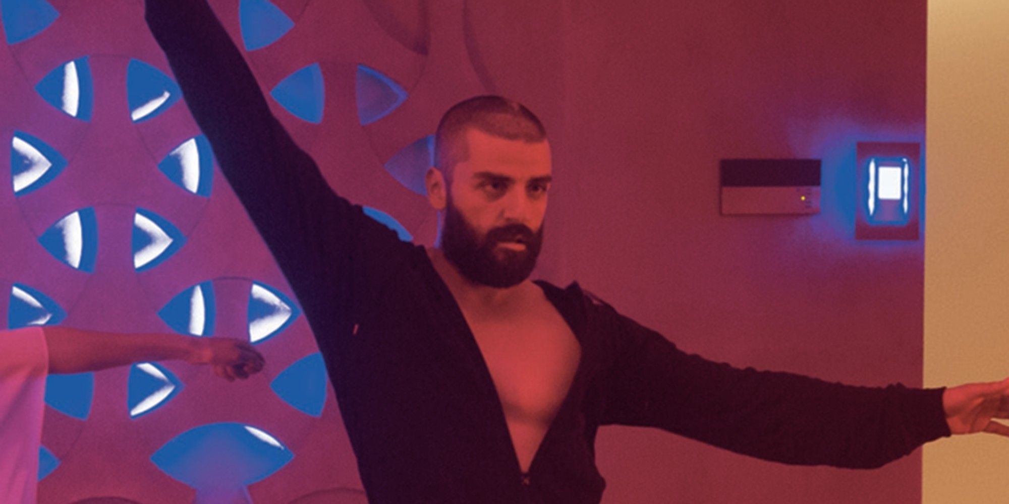 Oscar Isaac dancing in Ex Machina