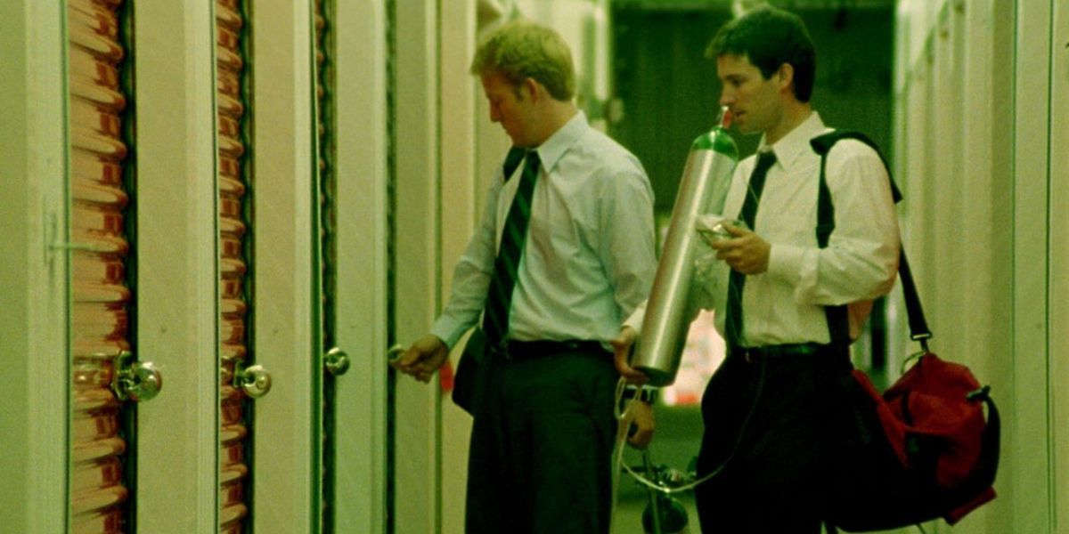 Shane Carruth as Aaron and David Sullivan as Abe in Primer