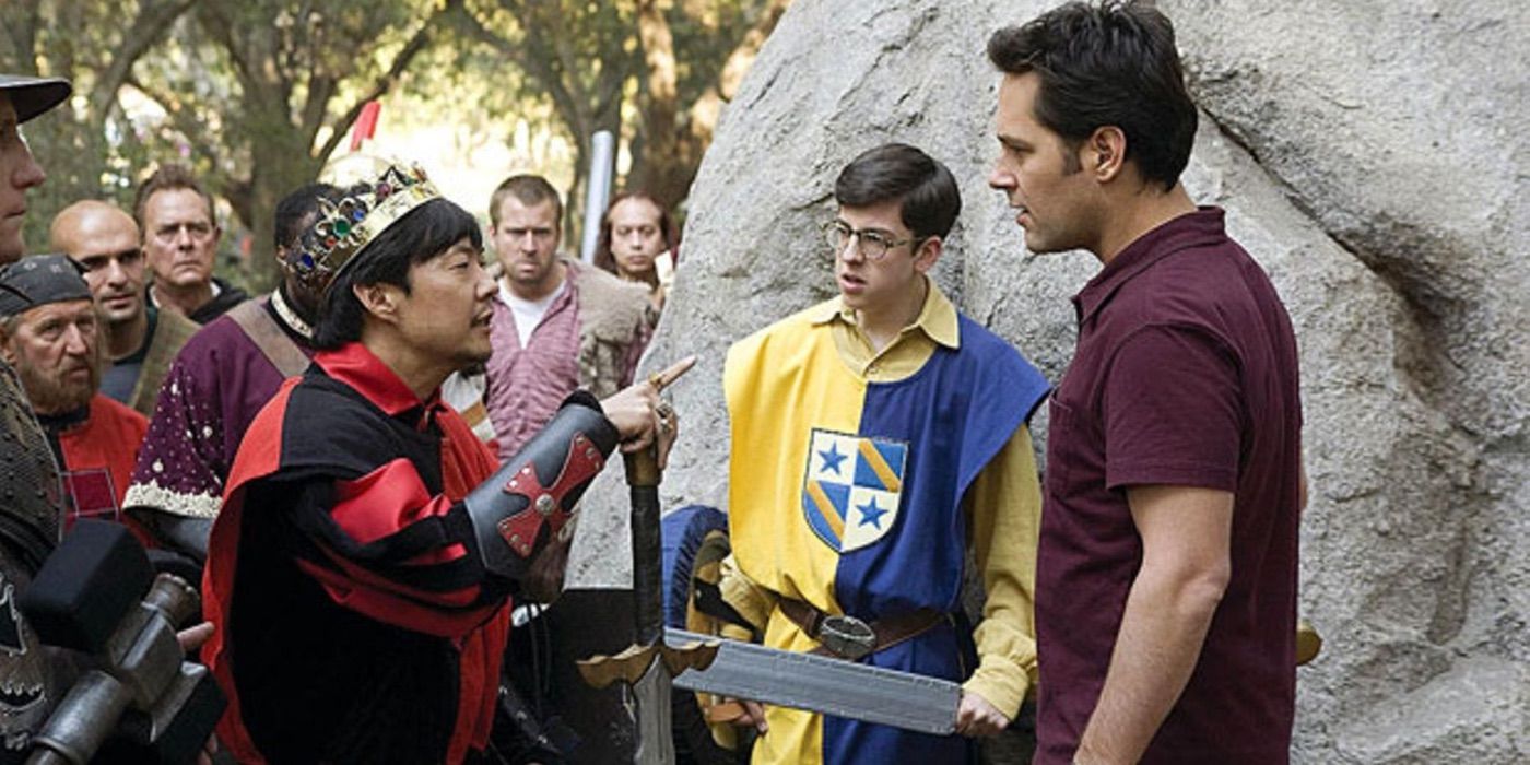 Paul Rudd and Ken Jeong in Role Models talking in front of a rock.