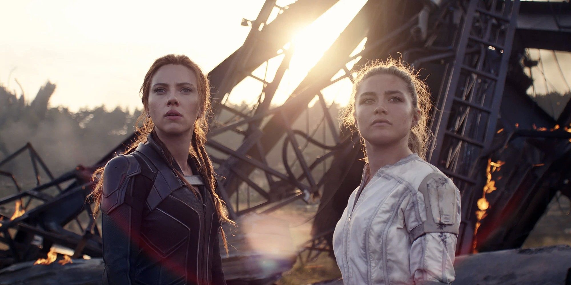 Scarlet Johansson and Florence Pugh as Natasha Romanoff and Yelena Belova looking to the distance in 'Black Widow'