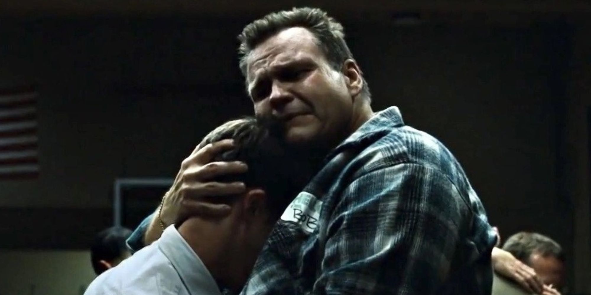 Edward Norton and Meat Loaf embracing in a scene in 'Fight Club'