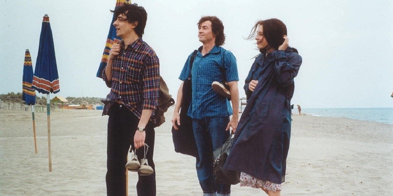 The main cast of 'The Best of Youth' together on a beach