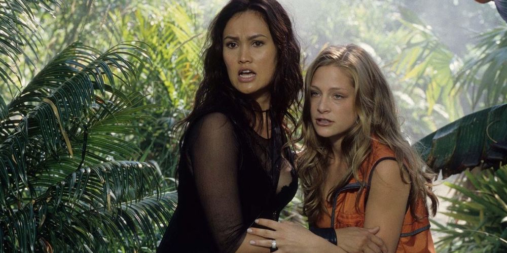 tia carrere dans la série relic hunter sydney fox